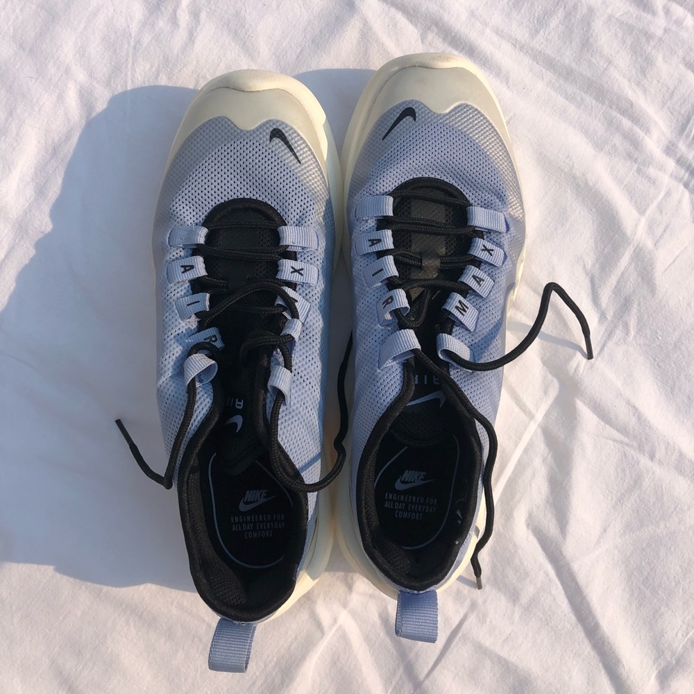 Nike Air Max Axis - image 2